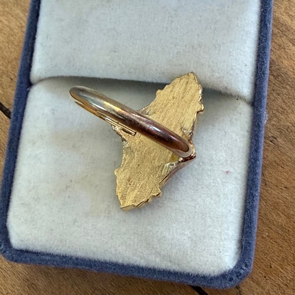 VtgAVON Black Enamel Gold Tone Statement Ring Victorian Art Deco Style Sz 8-8.5? - Picture 3 of 7